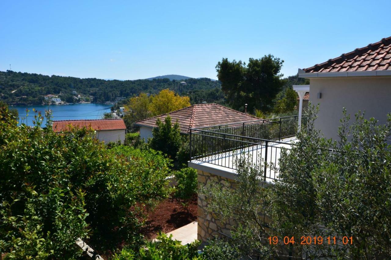 Sealodge - Luxe Villa, Private Pool, Mooring, Parking, Sea & Mountain View, At 150 M From Idyllic Private Beach Rogač 外观 照片