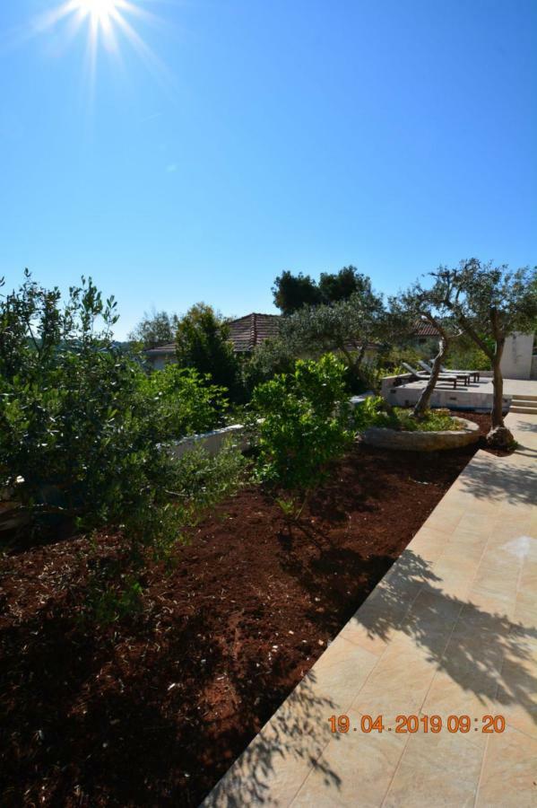 Sealodge - Luxe Villa, Private Pool, Mooring, Parking, Sea & Mountain View, At 150 M From Idyllic Private Beach Rogač 外观 照片
