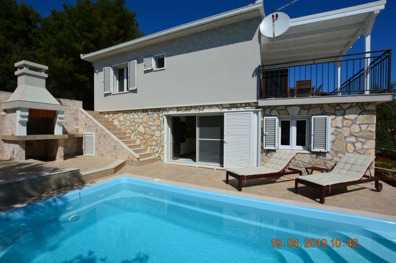 Sealodge - Luxe Villa, Private Pool, Mooring, Parking, Sea & Mountain View, At 150 M From Idyllic Private Beach Rogač 外观 照片