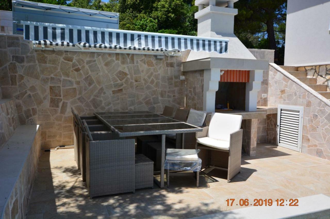 Sealodge - Luxe Villa, Private Pool, Mooring, Parking, Sea & Mountain View, At 150 M From Idyllic Private Beach Rogač 外观 照片