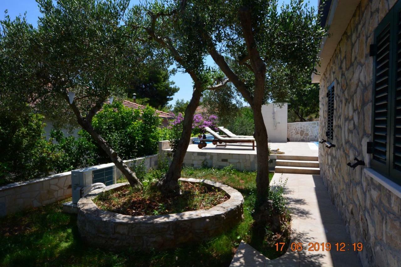 Sealodge - Luxe Villa, Private Pool, Mooring, Parking, Sea & Mountain View, At 150 M From Idyllic Private Beach Rogač 外观 照片