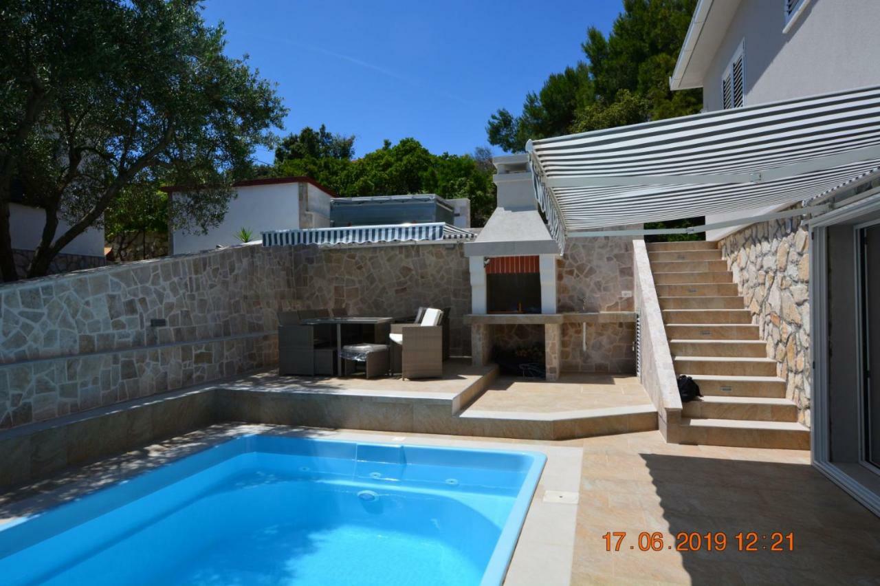 Sealodge - Luxe Villa, Private Pool, Mooring, Parking, Sea & Mountain View, At 150 M From Idyllic Private Beach Rogač 外观 照片