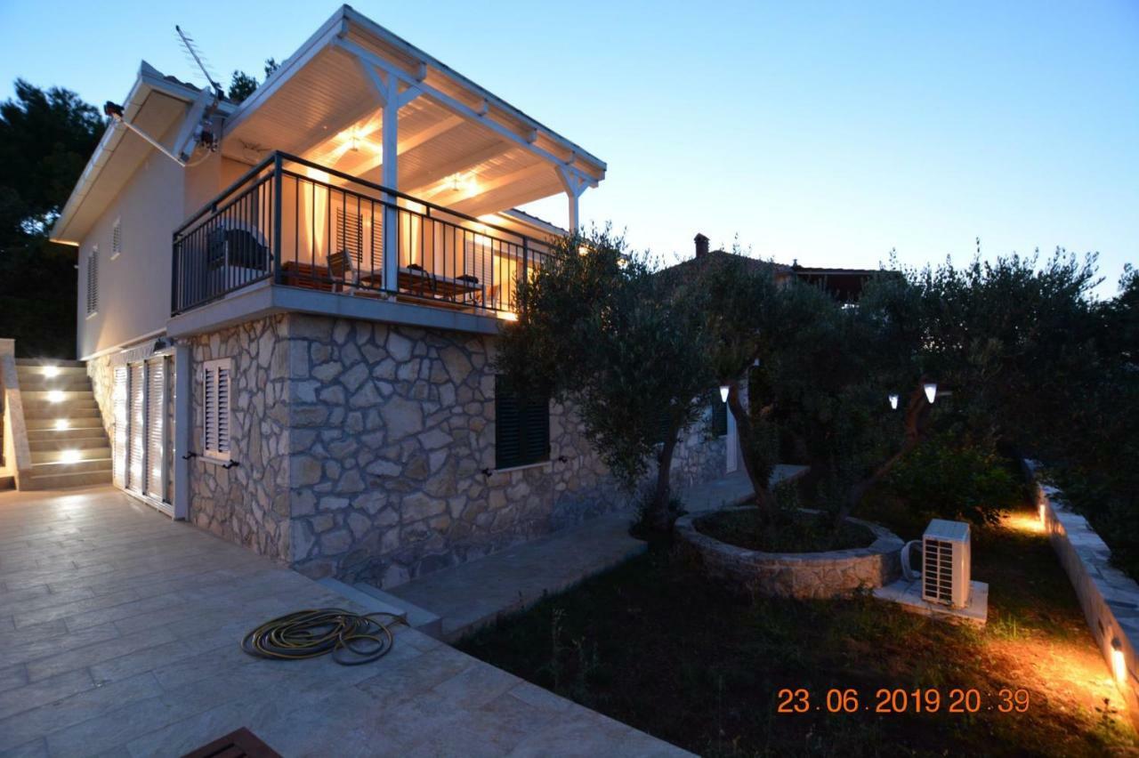Sealodge - Luxe Villa, Private Pool, Mooring, Parking, Sea & Mountain View, At 150 M From Idyllic Private Beach Rogač 外观 照片